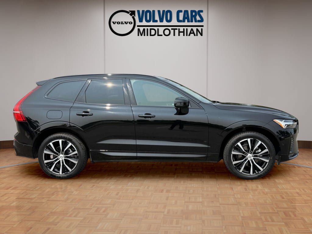 Used 2025 Volvo XC60 B5 Plus AWD/4WD image 18