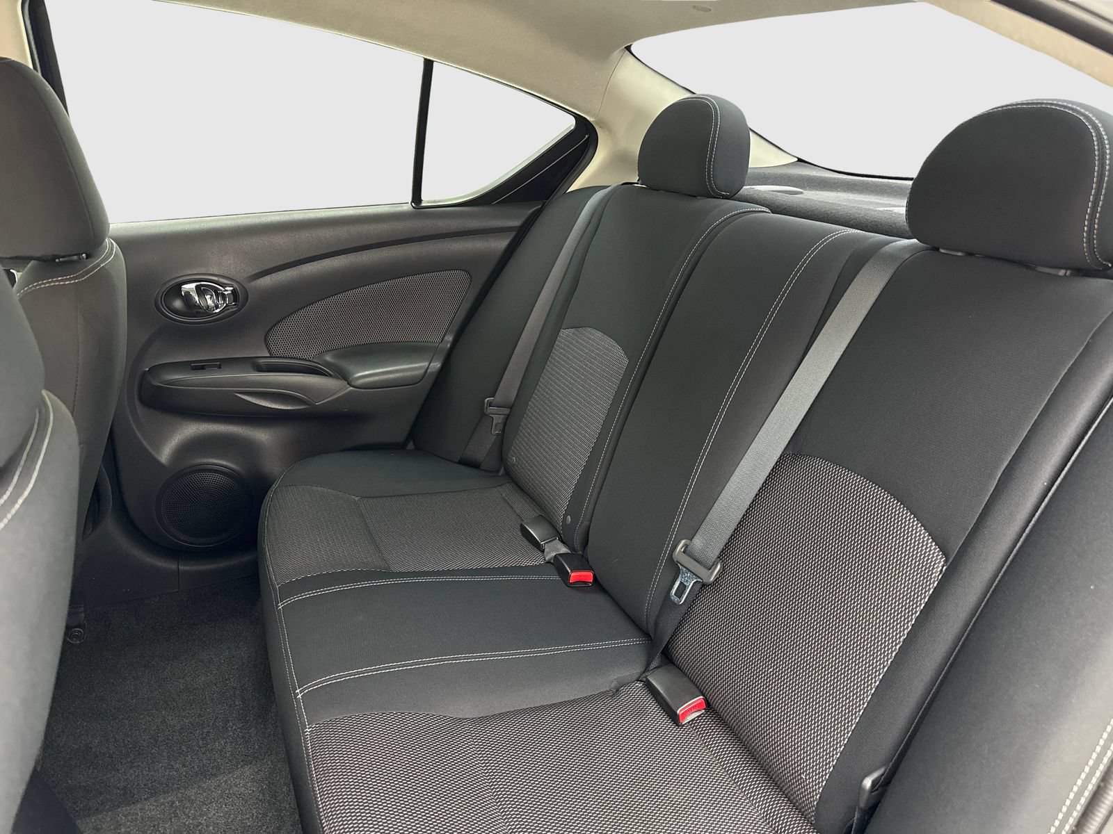 Used 2014 Nissan Versa SV FWD image 31