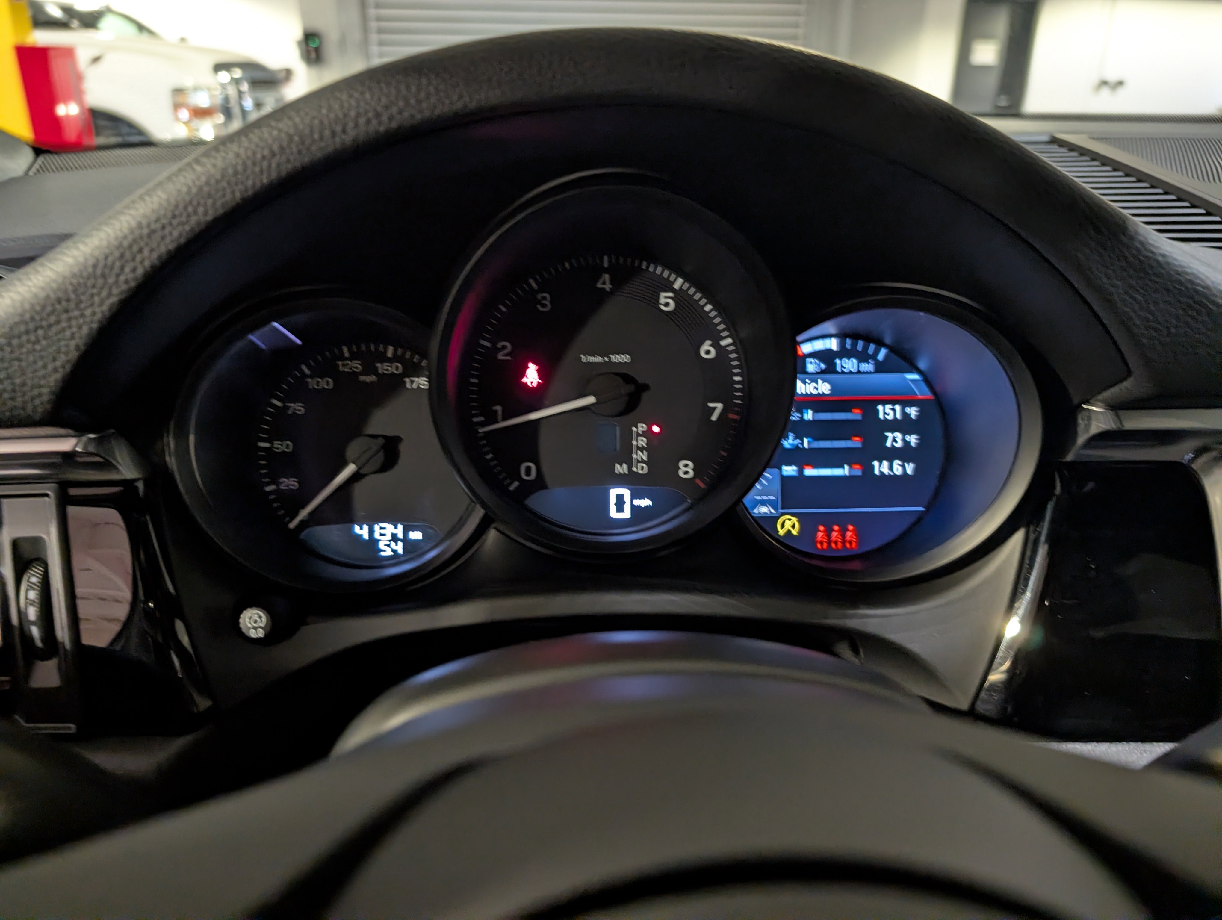 Used 2025 Porsche Macan image 31