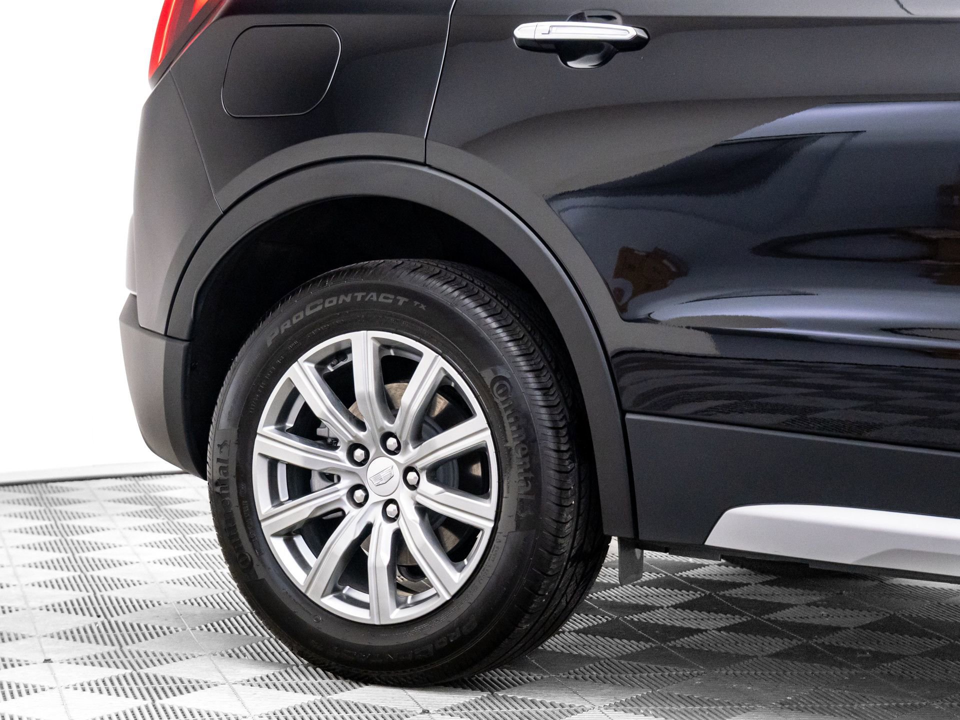 Certified 2023 Cadillac XT4 Premium Luxury w/ Cold Weather Package image 38