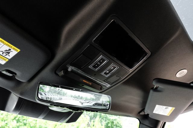 New 2026 Land Rover Defender 110 X-Dynamic SE AWD/4WD image 31