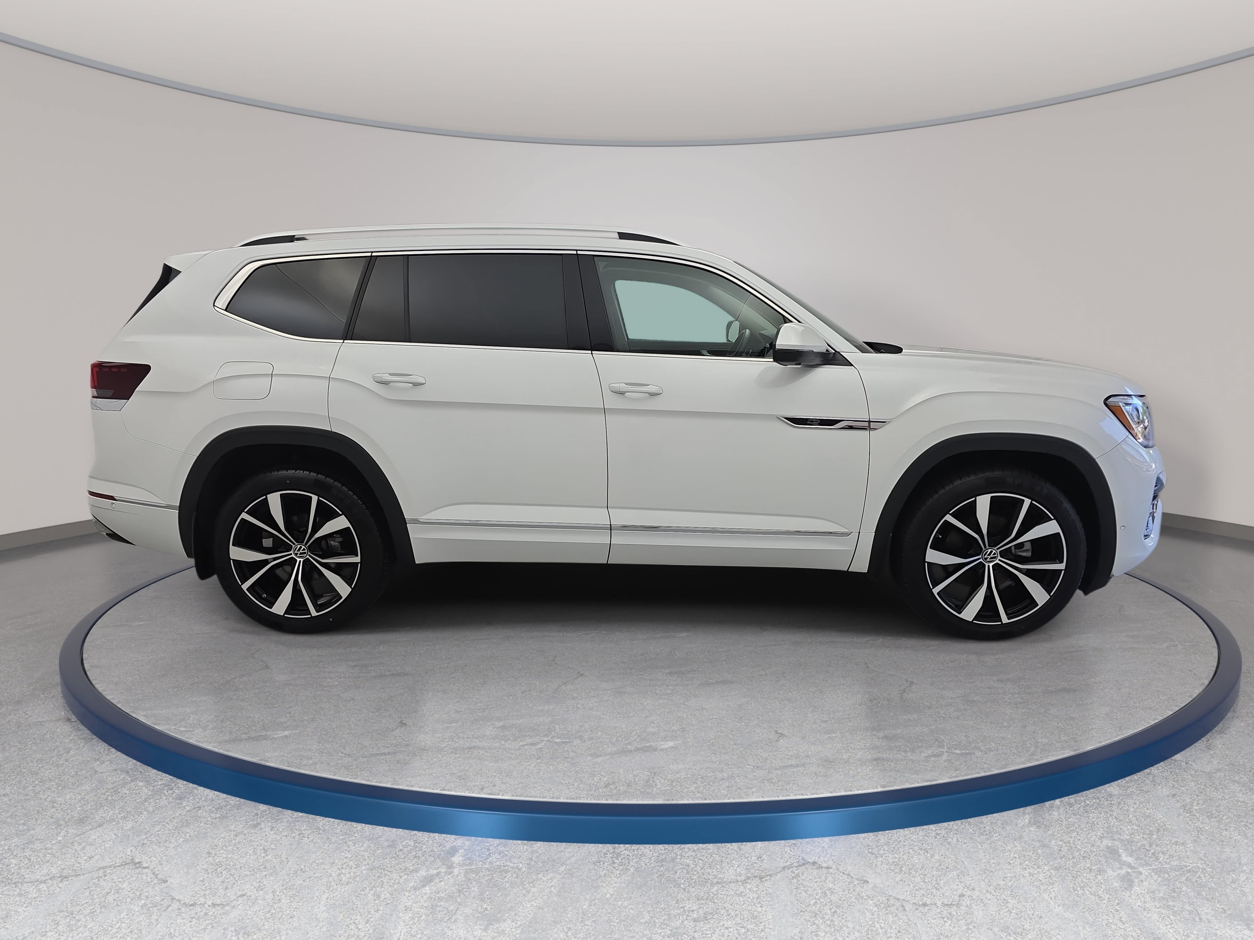 Certified 2024 Volkswagen Atlas SEL Premium R-Line AWD/4WD image 4
