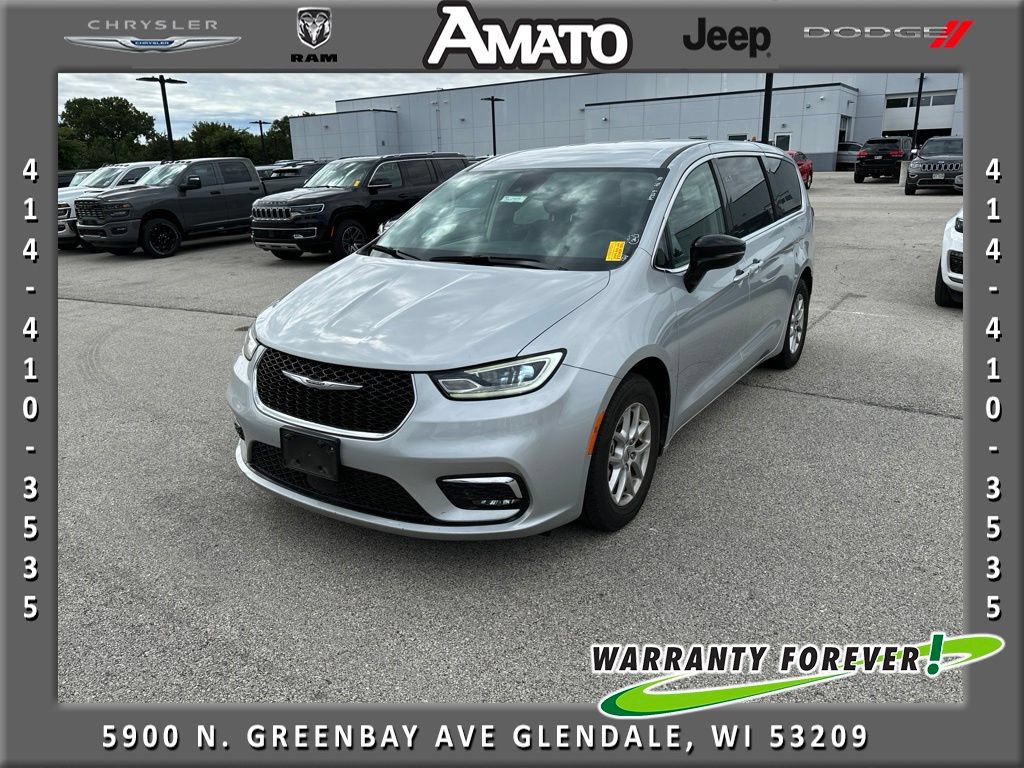 Used 2024 Chrysler Pacifica Touring-L FWD image 1