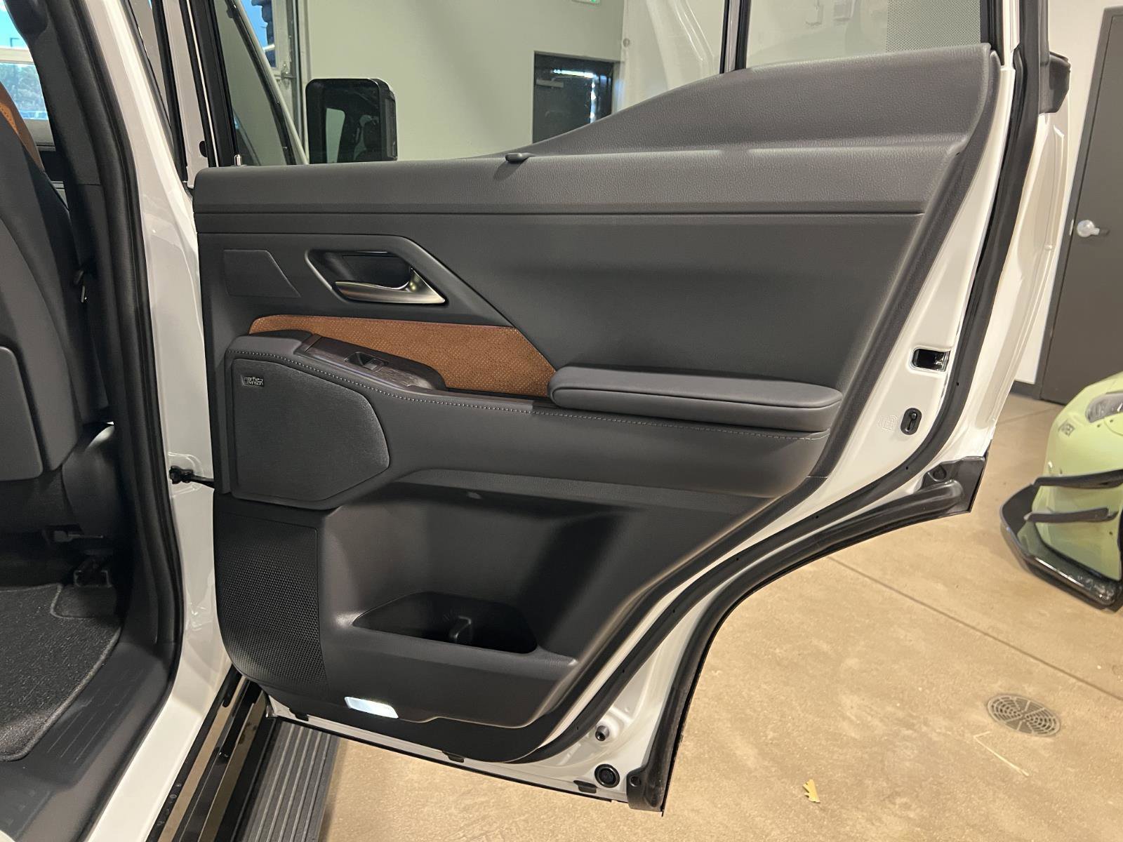 Used 2026 Lexus GX 550 w/ Cold Area Package image 44