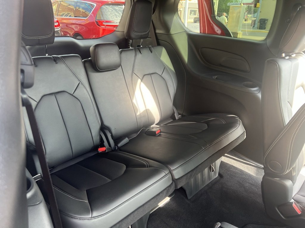 New 2025 Chrysler Pacifica Select image 35