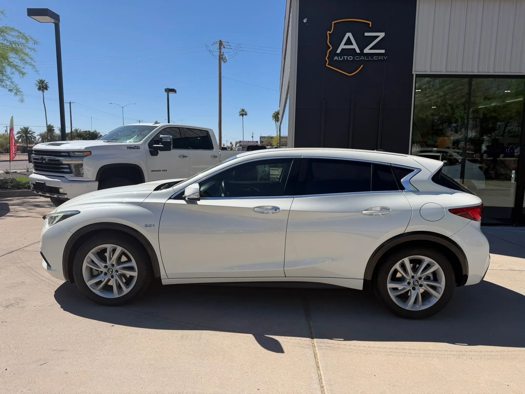 Used 2018 INFINITI QX30 image 4