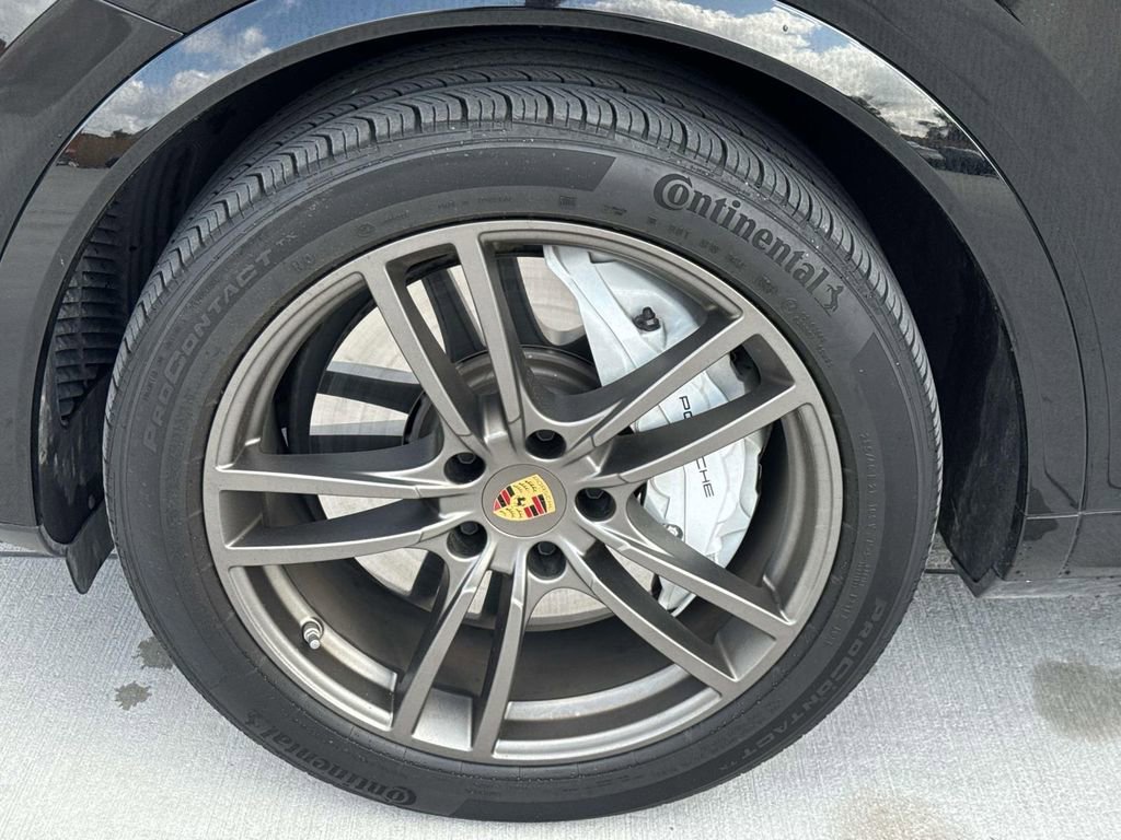Certified 2023 Porsche Cayenne Turbo image 8