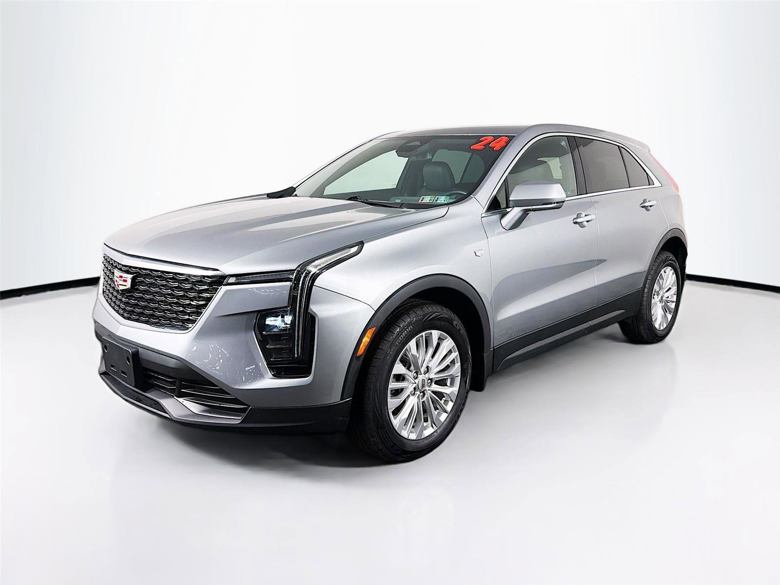 Used 2024 Cadillac XT4 Luxury w/ Cold Weather Package image 3