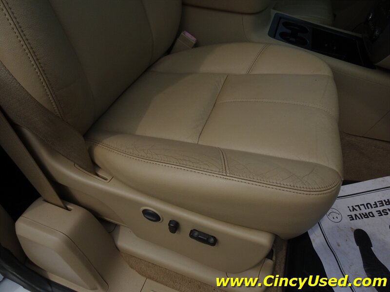 Used 2011 GMC Sierra 3500 SLT w/ SLT Convenience Package AWD/4WD image 39