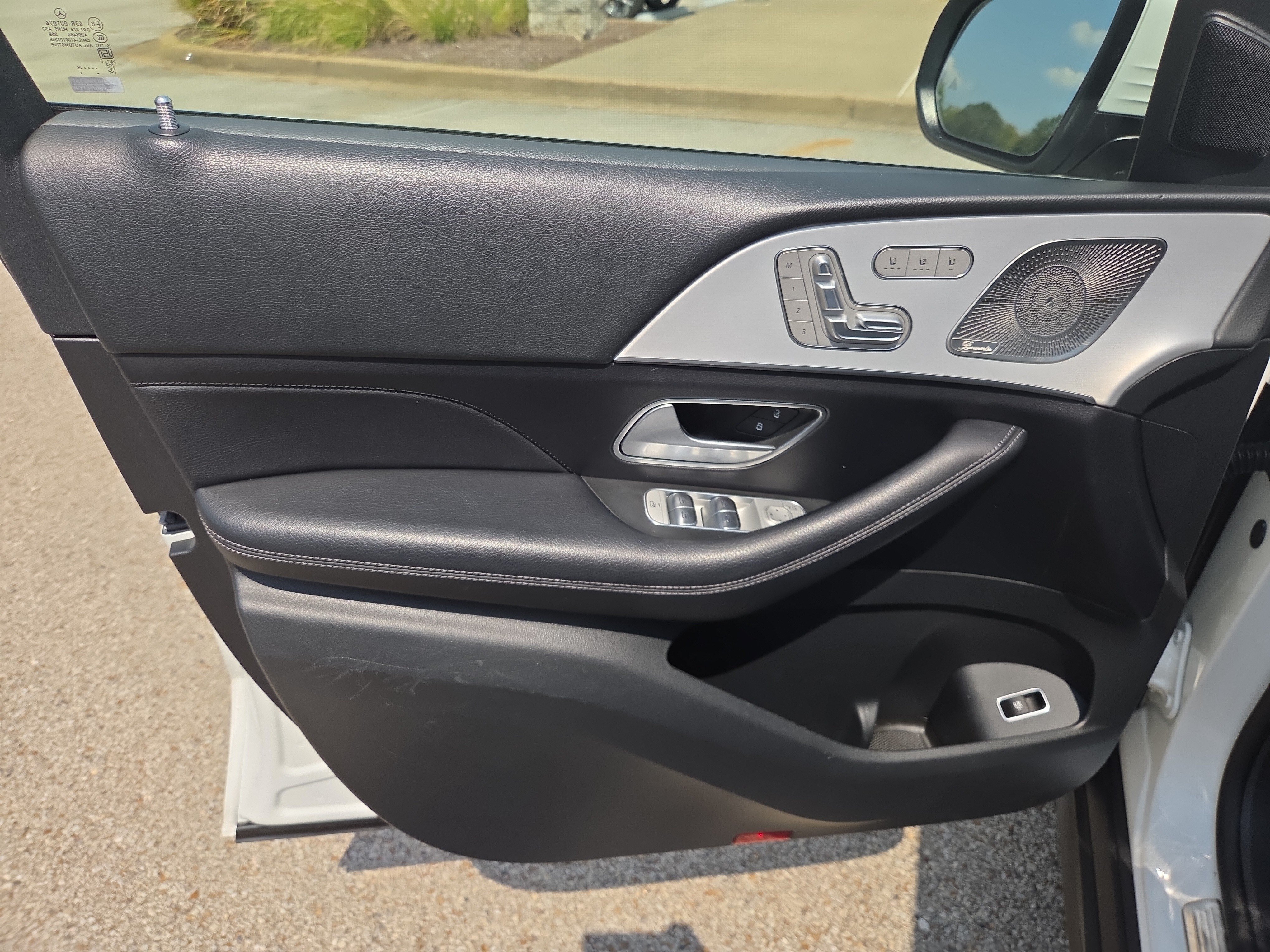 Used 2025 Mercedes-Benz GLS 450 4MATIC image 6