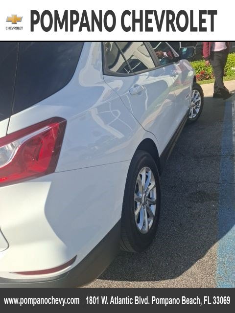 Used 2020 Chevrolet Equinox LS w/ LS Convenience Package image 4