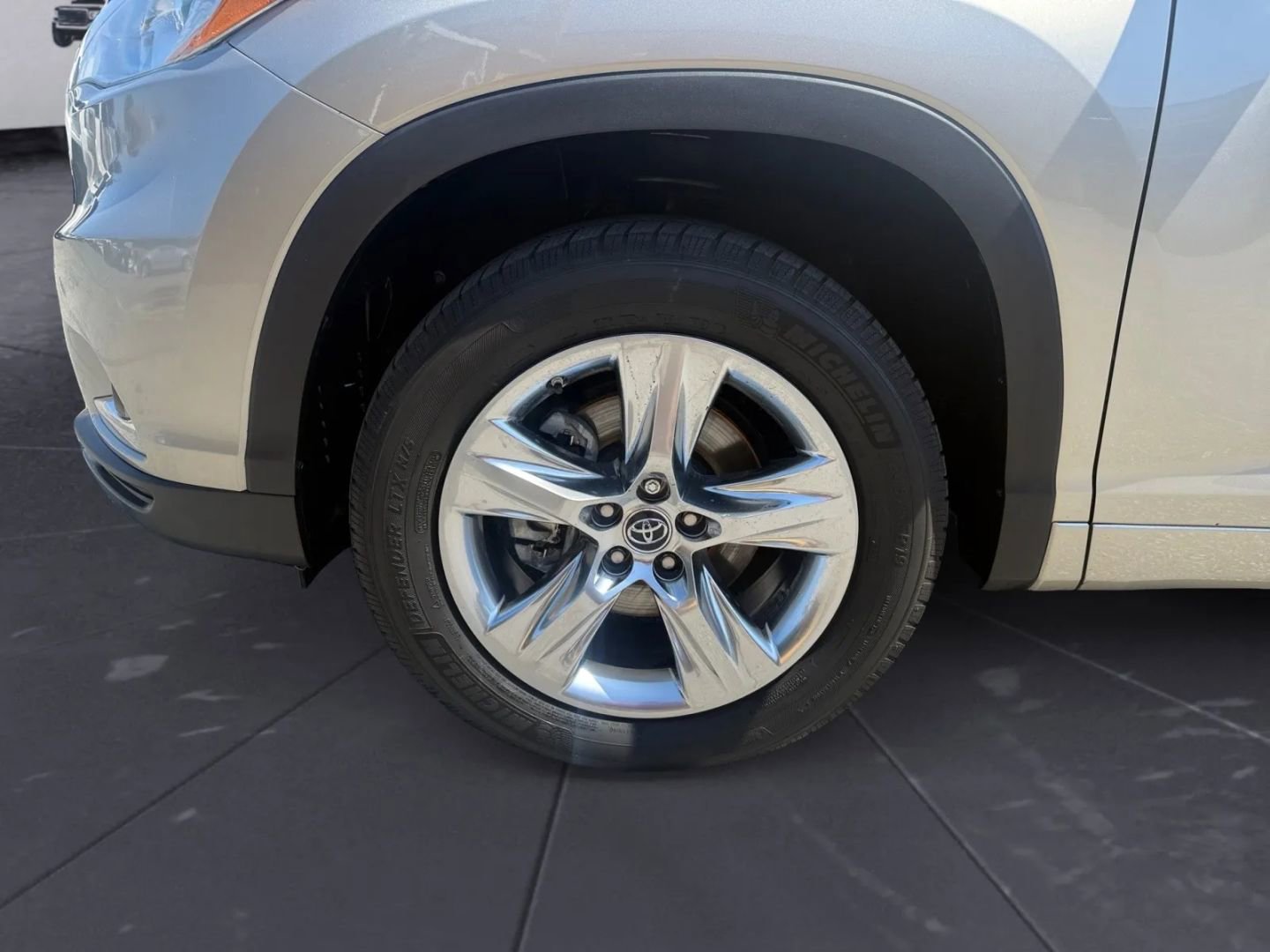 Used 2016 Toyota Highlander Limited image 38