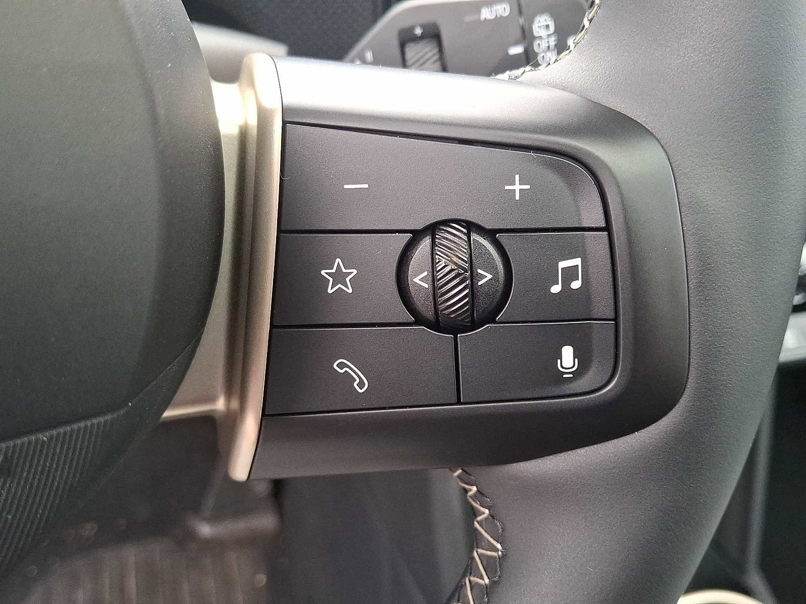 Used 2025 MINI Cooper 2-Door Hardtop image 22