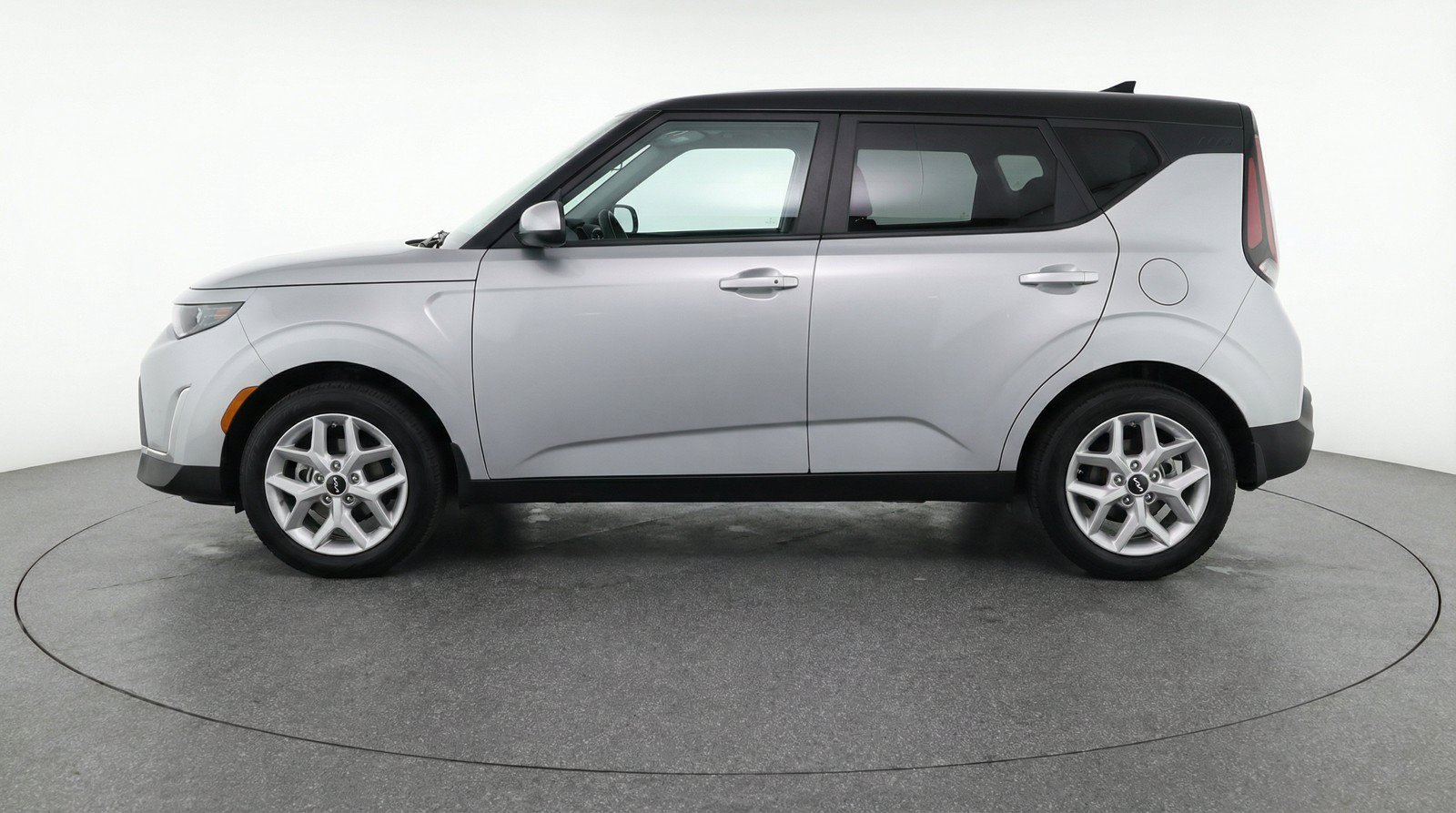 Used 2025 Kia Soul LX w/ LX Technology Package FWD image 5