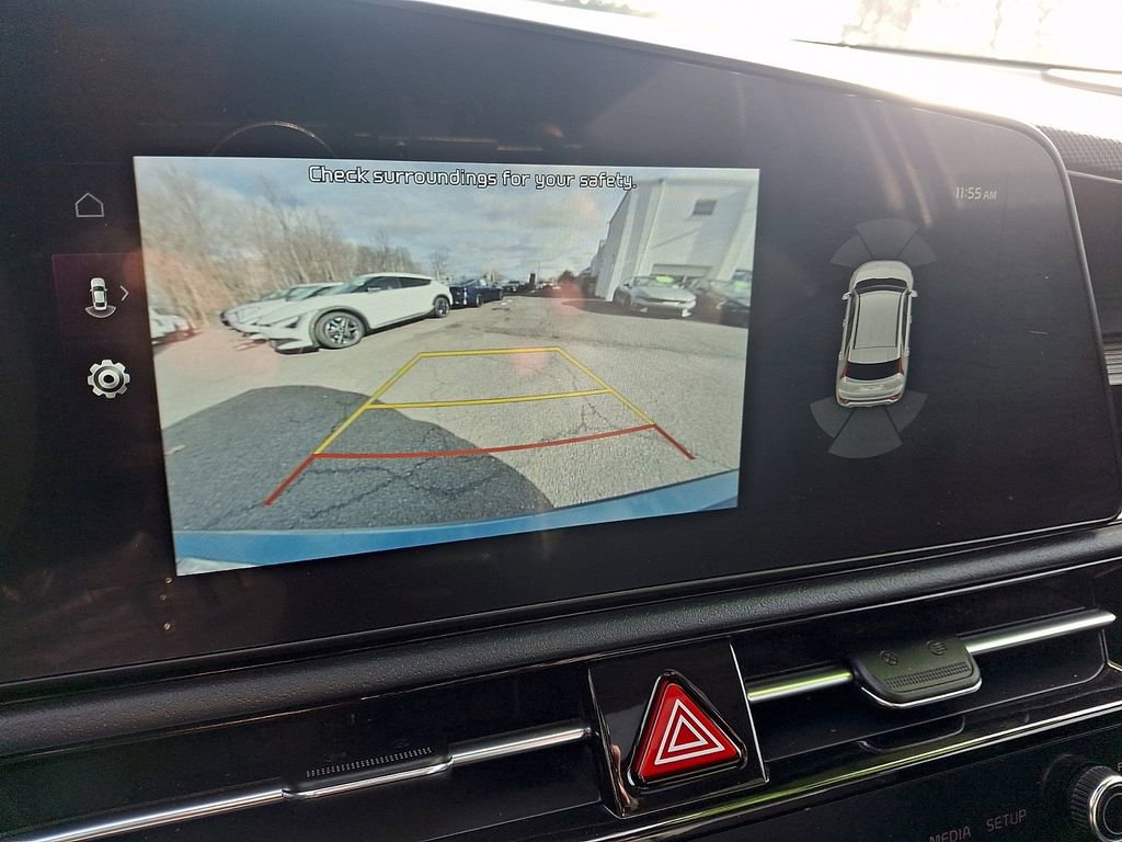 Certified 2024 Kia Niro SX Touring image 19