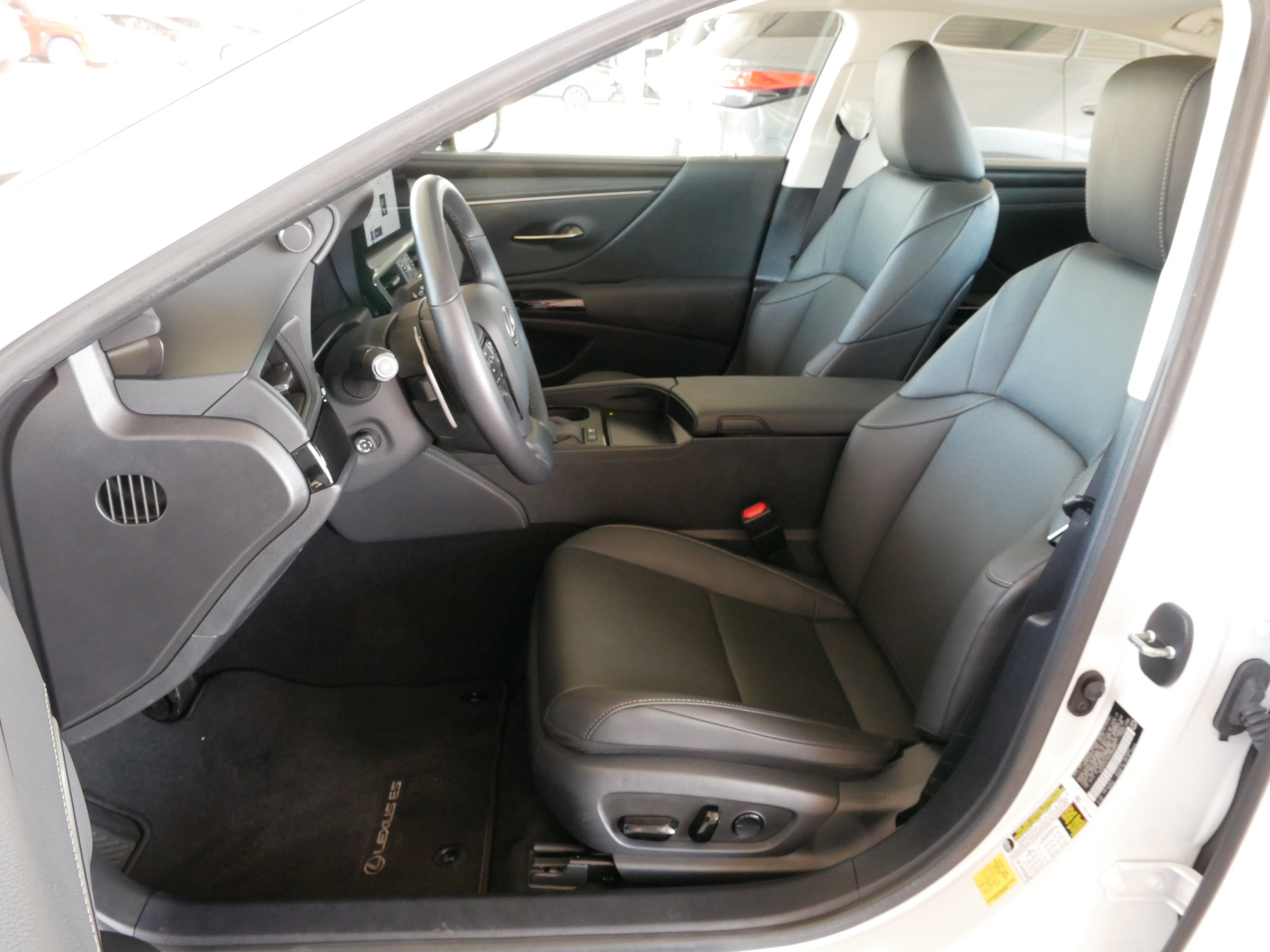 Certified 2025 Lexus ES 300h w/ Premium Package FWD image 2