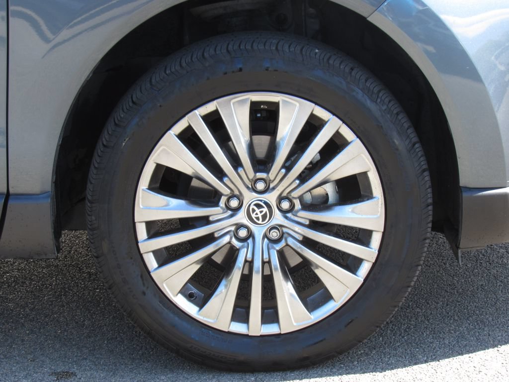 Certified 2022 Toyota Venza XLE AWD/4WD image 34