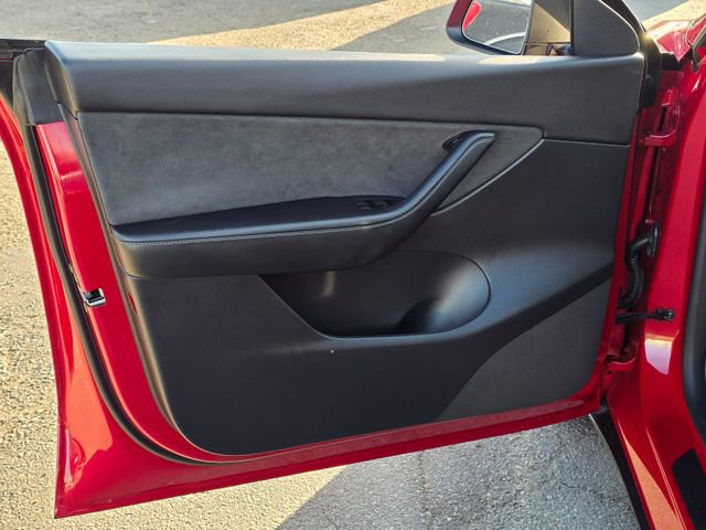 Used 2022 Tesla Model Y Long Range image 24