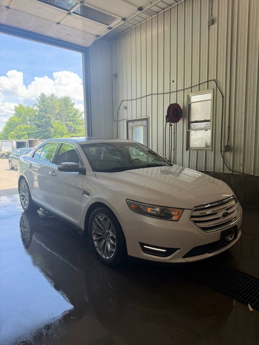 Used 2013 Ford Taurus Limited FWD image 2