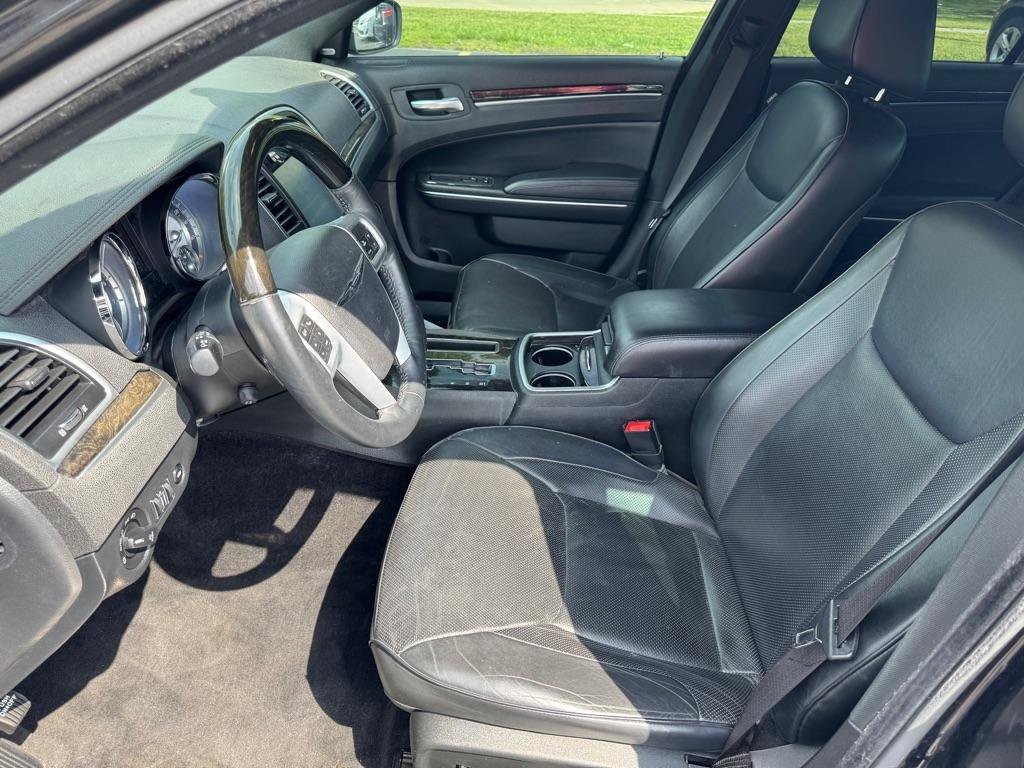 Used 2014 Chrysler 300 C image 9