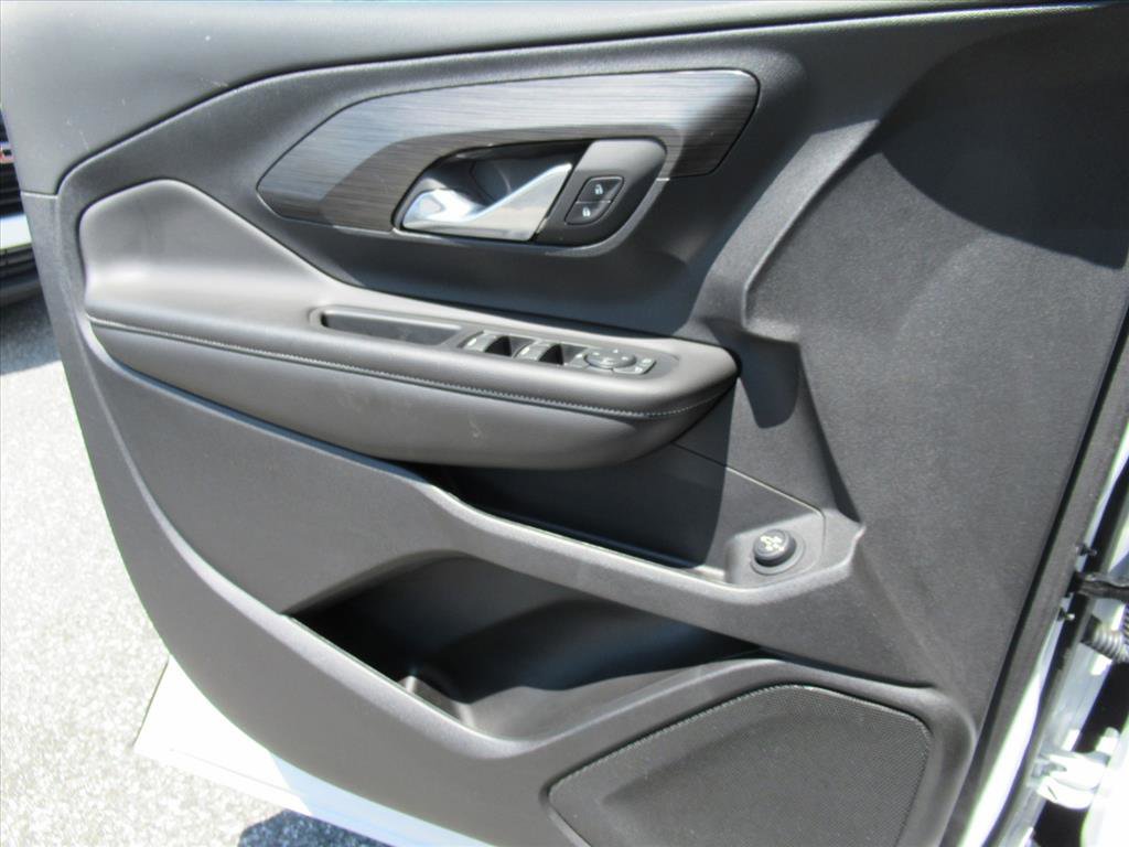 Used 2023 GMC Terrain SLE w/ Driver Convenience Package FWD image 18