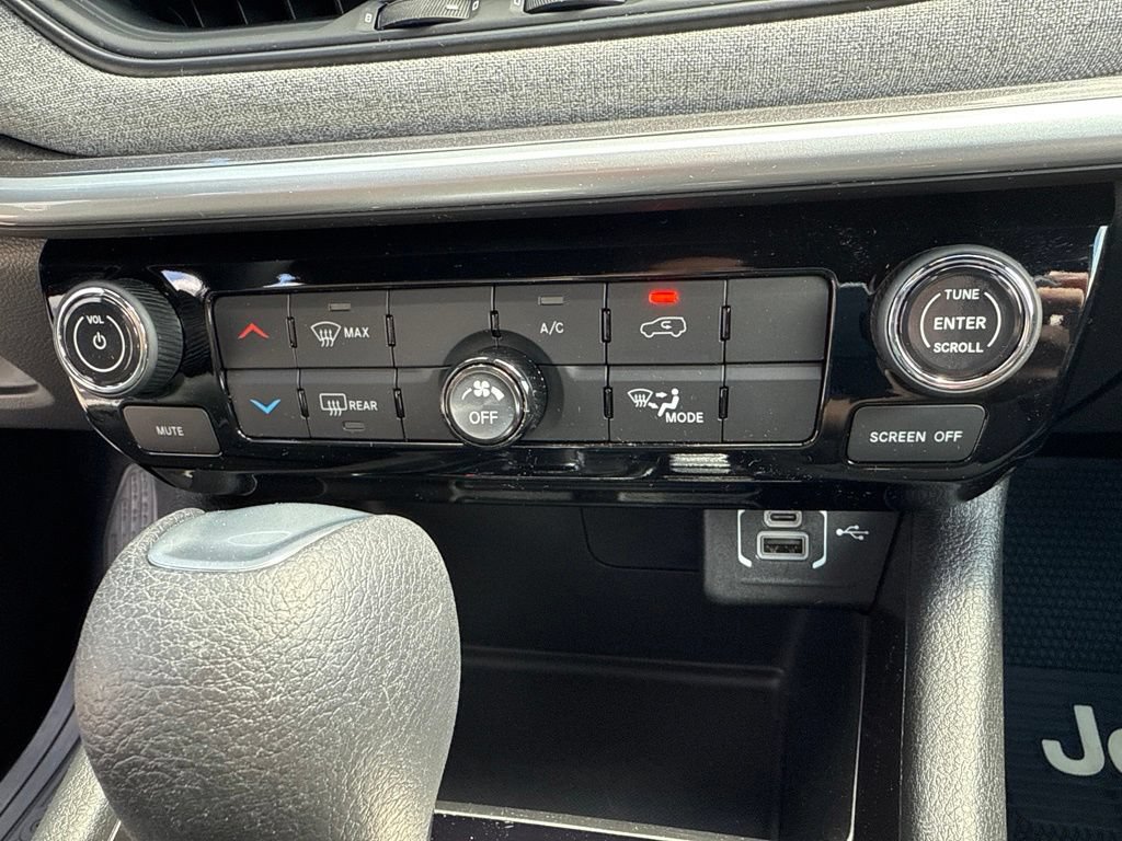 Used 2025 Jeep Compass Sport AWD/4WD image 31