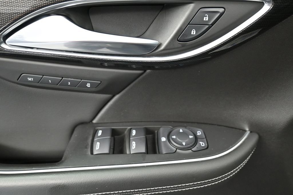 Used 2021 Buick Envision Essence w/ Sport Touring Package AWD/4WD image 25