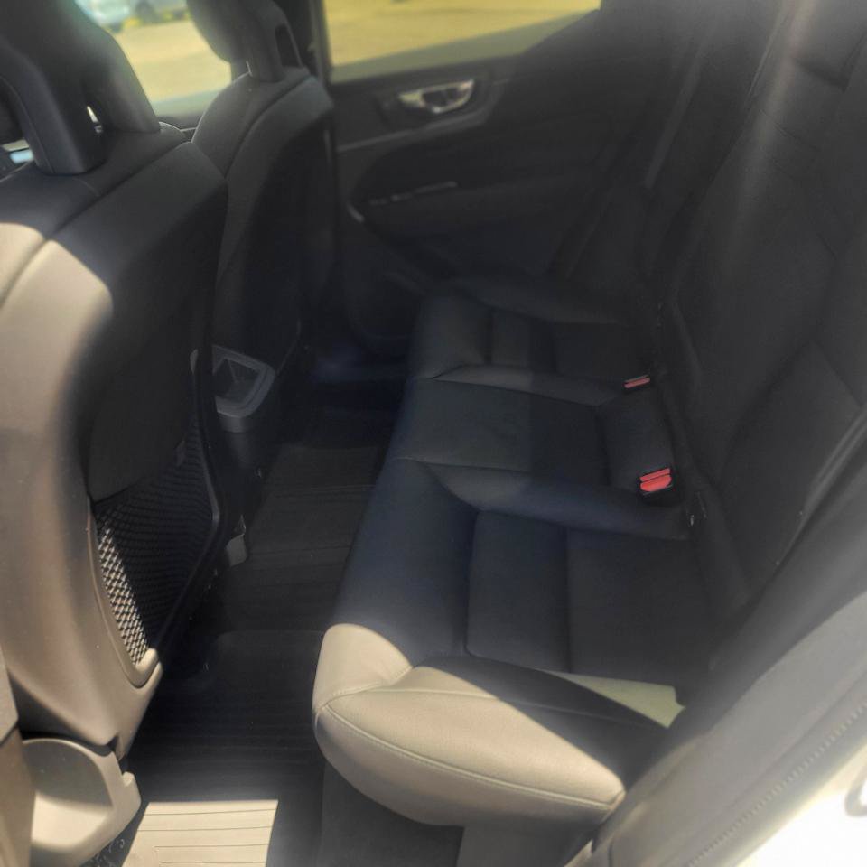 Used 2018 Volvo XC60 T5 Momentum w/ Vision Package AWD/4WD image 34