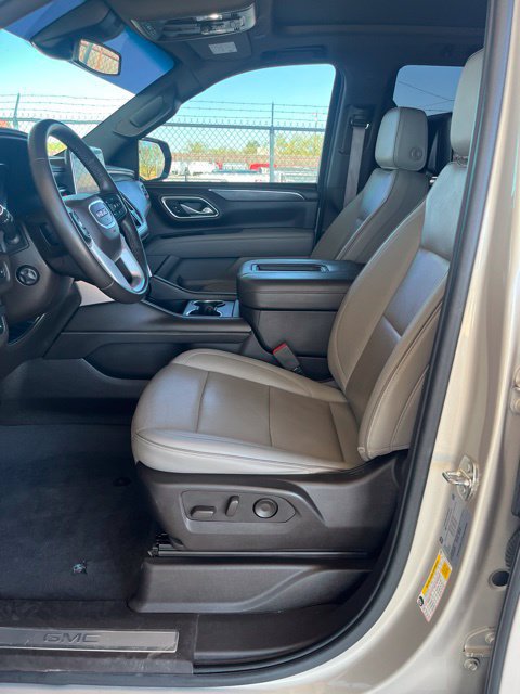 Used 2023 GMC Yukon SLT w/ SLT Premium Package AWD/4WD image 15