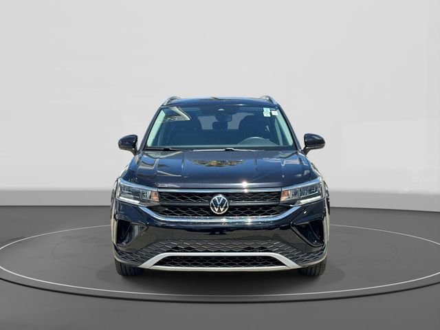 Certified 2022 Volkswagen Taos SE w/ IQ.Drive SE Package AWD/4WD image 2