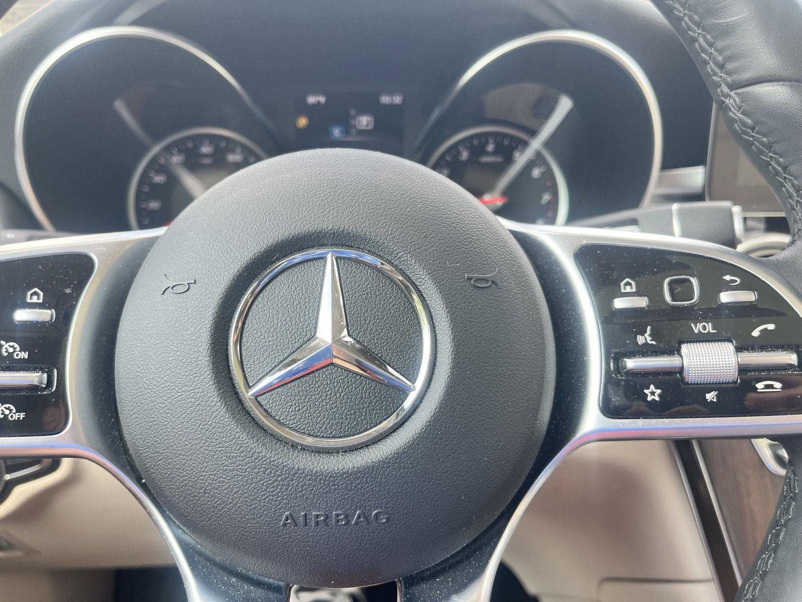 Used 2021 Mercedes-Benz GLC 300 4MATIC image 23