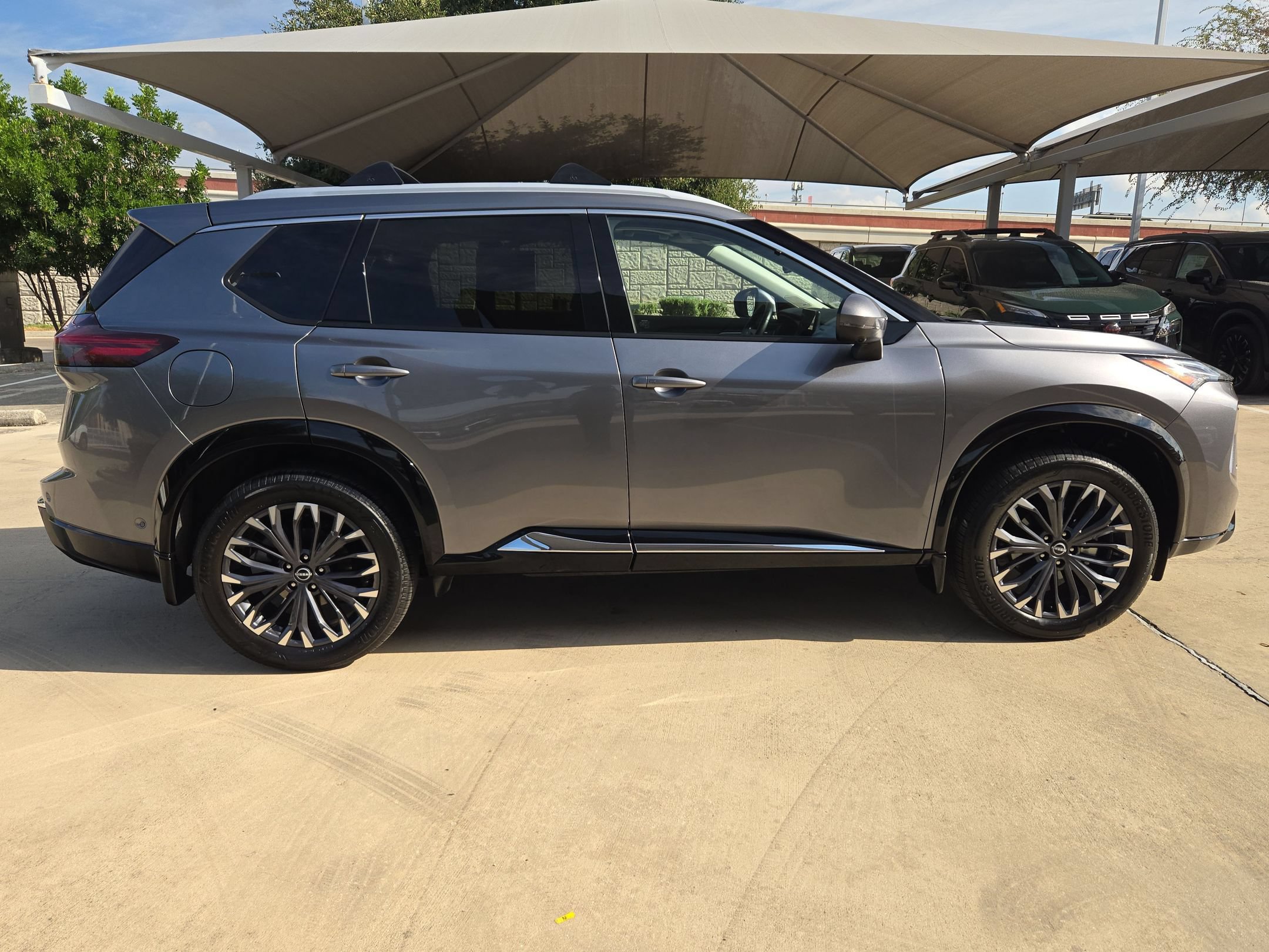 Certified 2026 Nissan Rogue Platinum w/ Platinum Premium Package AWD/4WD image 2