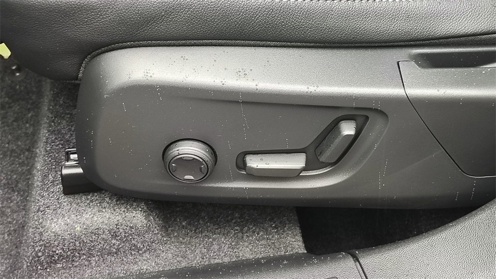 New 2026 Volvo XC40 B5 Plus w/ Protection Package Premier image 10