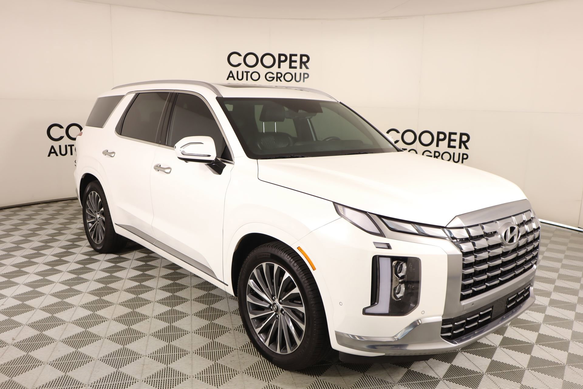 Used 2023 Hyundai Palisade Calligraphy FWD image 1