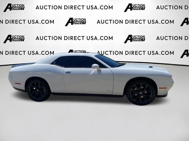 Used 2022 Dodge Challenger SXT w/ Driver Convenience Group RWD image 23