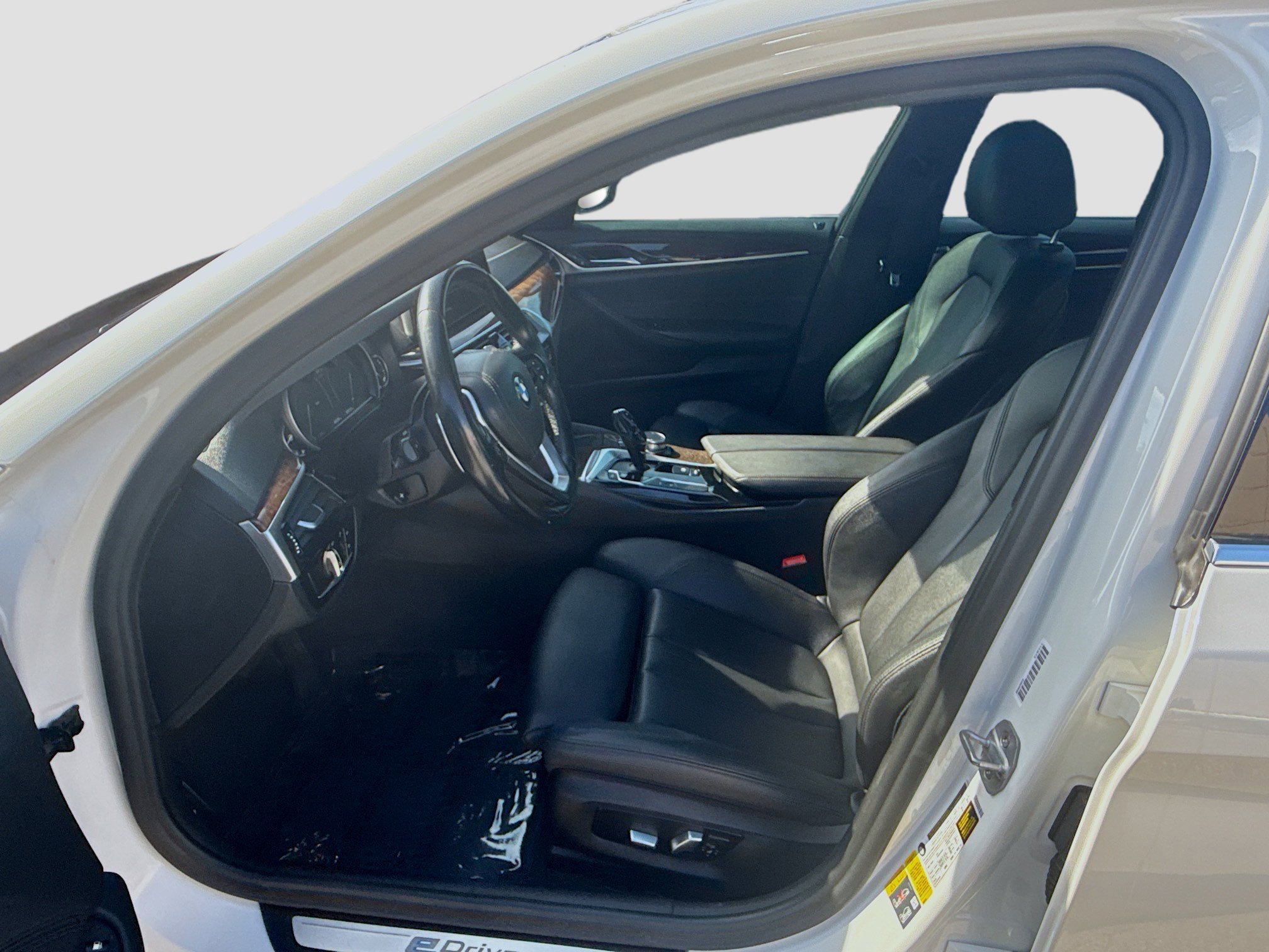 Used 2019 BMW 530e w/ Convenience Package RWD image 17