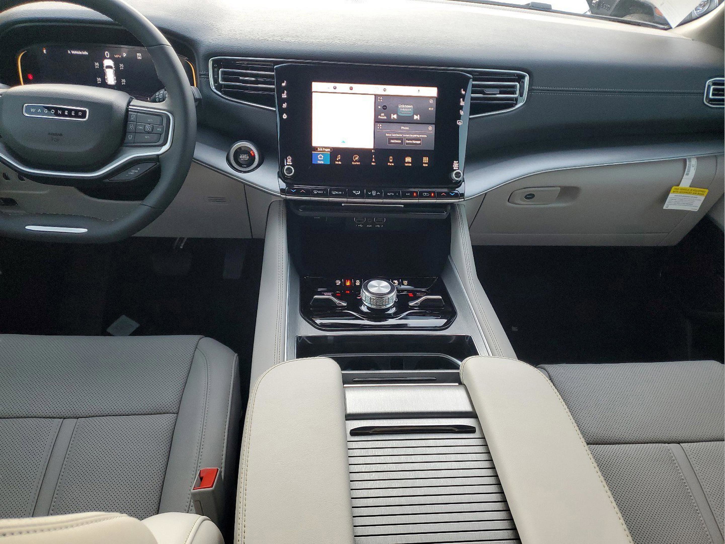 New 2025 Jeep Wagoneer L Series III w/ 8-pass Seating Package image 12