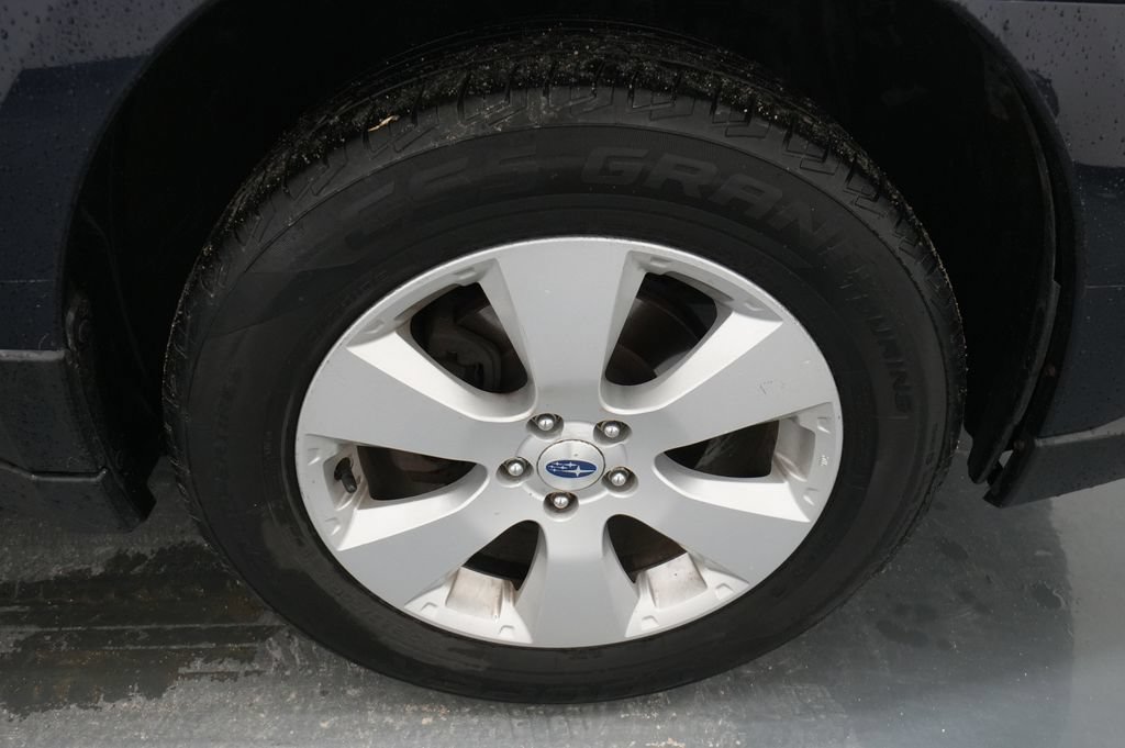 Used 2012 Subaru Outback 2.5i Limited w/ Moonroof Pkg AWD/4WD image 10