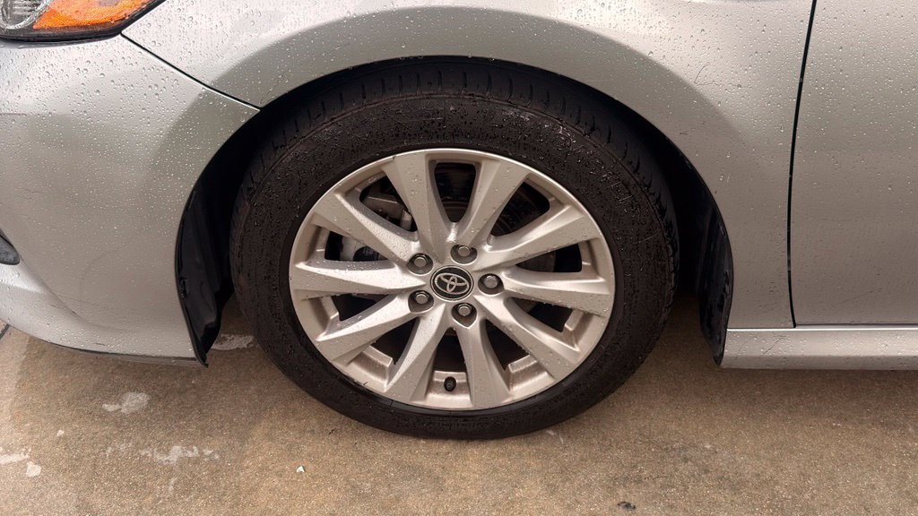 Used 2020 Toyota Camry LE FWD image 9