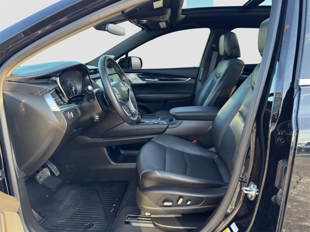 Used 2025 Cadillac XT5 Premium Luxury image 9