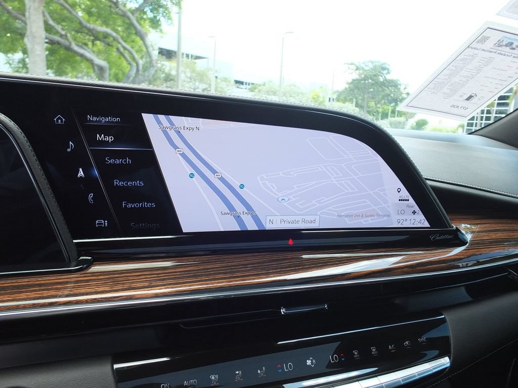 Used 2024 Cadillac Escalade Premium Luxury AWD/4WD image 3