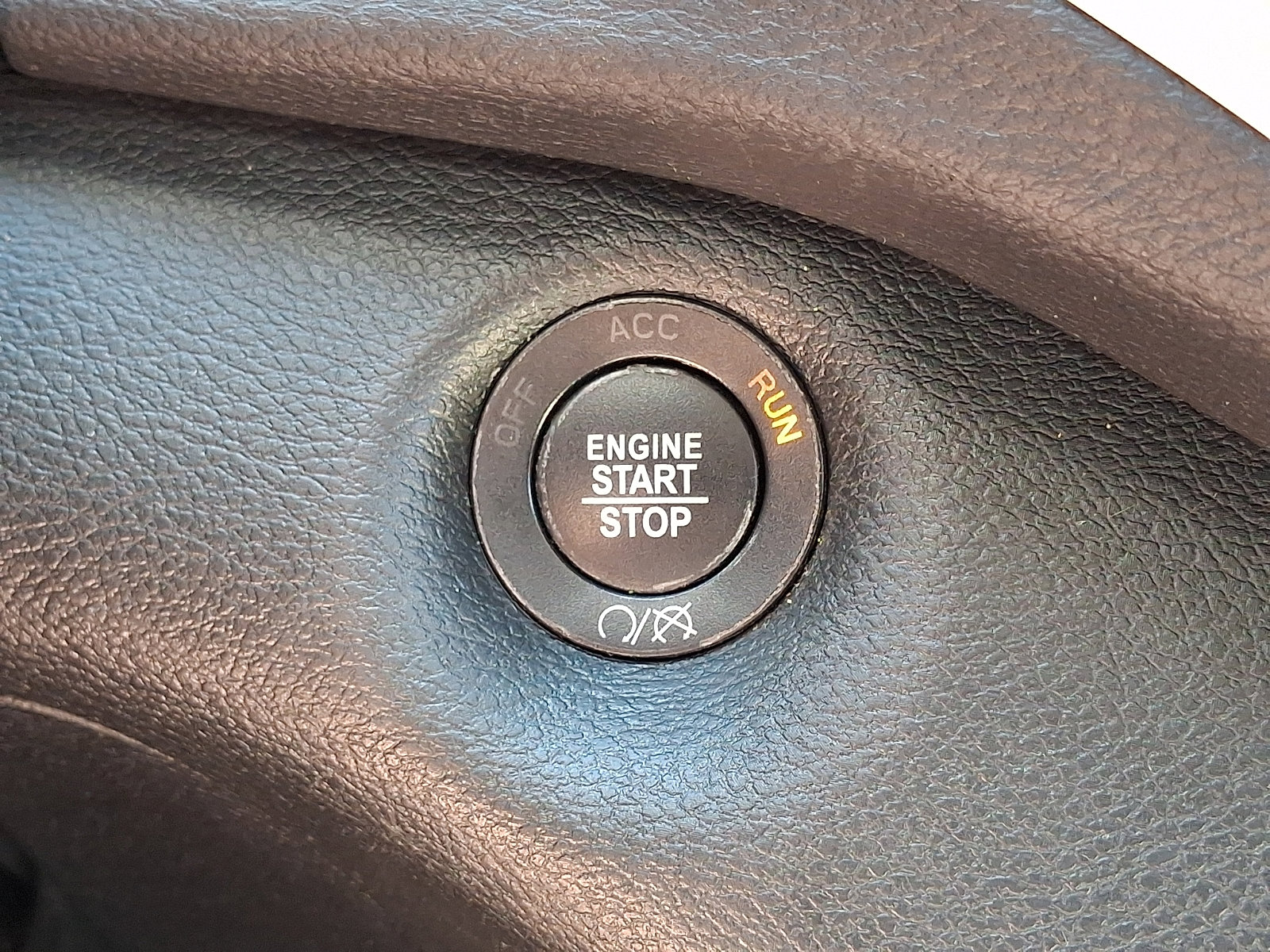Used 2018 Jeep Cherokee Limited AWD/4WD image 25