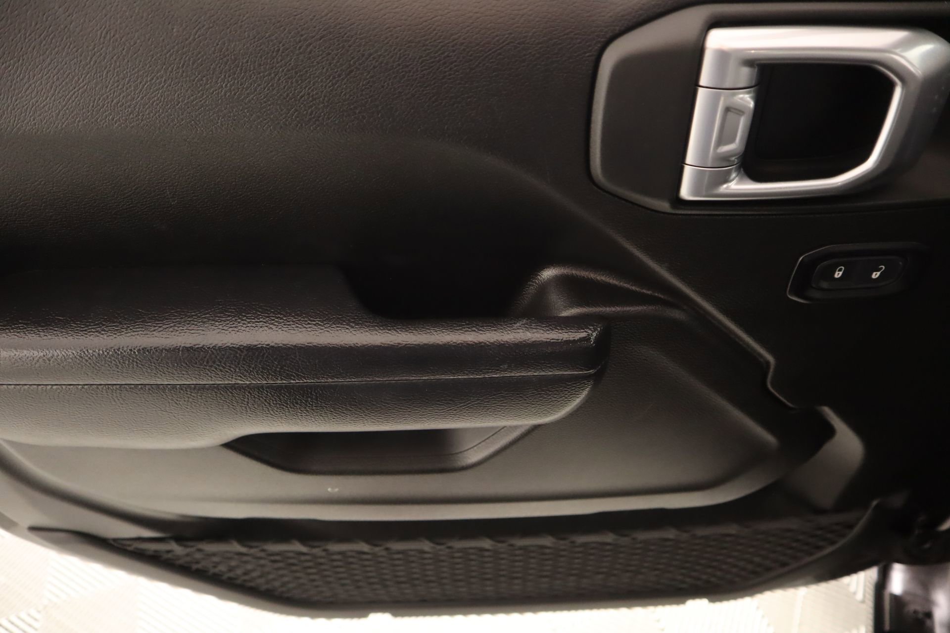 Used 2024 Jeep Wrangler Sport S image 15