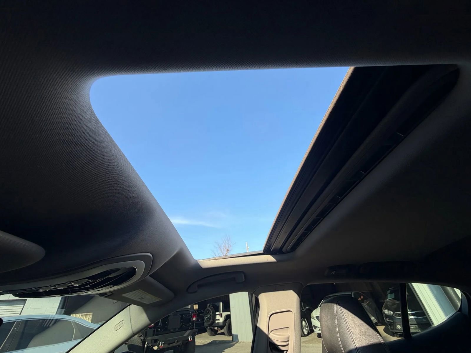 Used 2014 Porsche Panamera 4 w/ Premium Package image 27