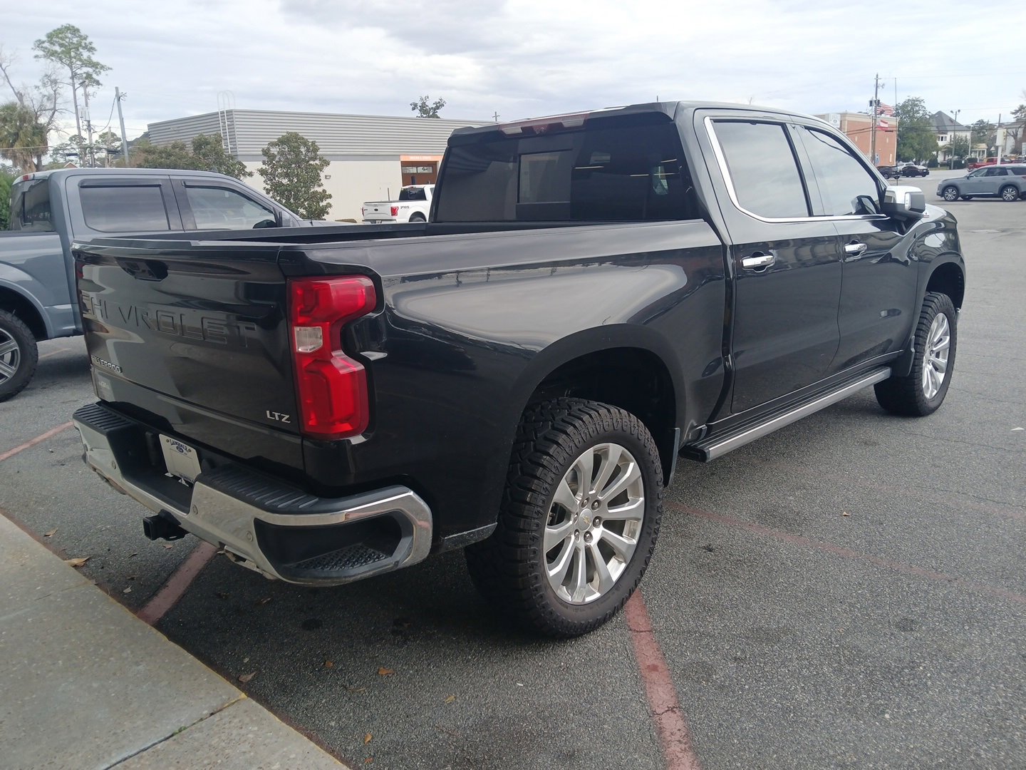 Used 2022 Chevrolet Silverado 1500 LTZ w/ LTZ Premium Package image 6