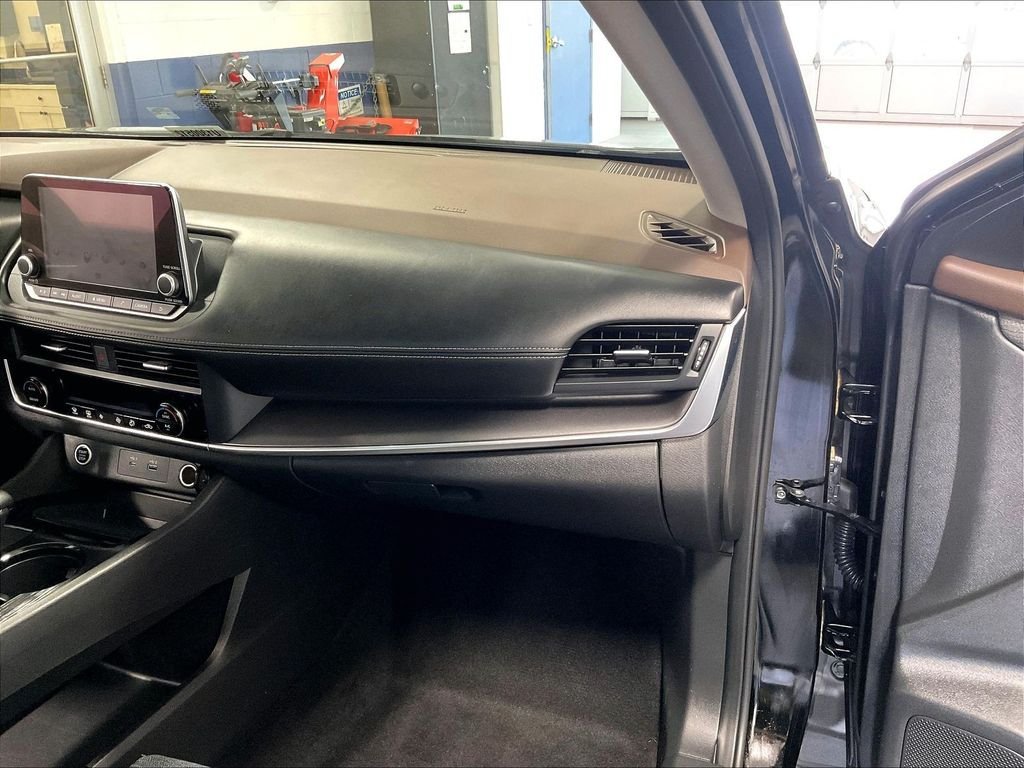 Used 2023 Nissan Rogue SV AWD/4WD image 13