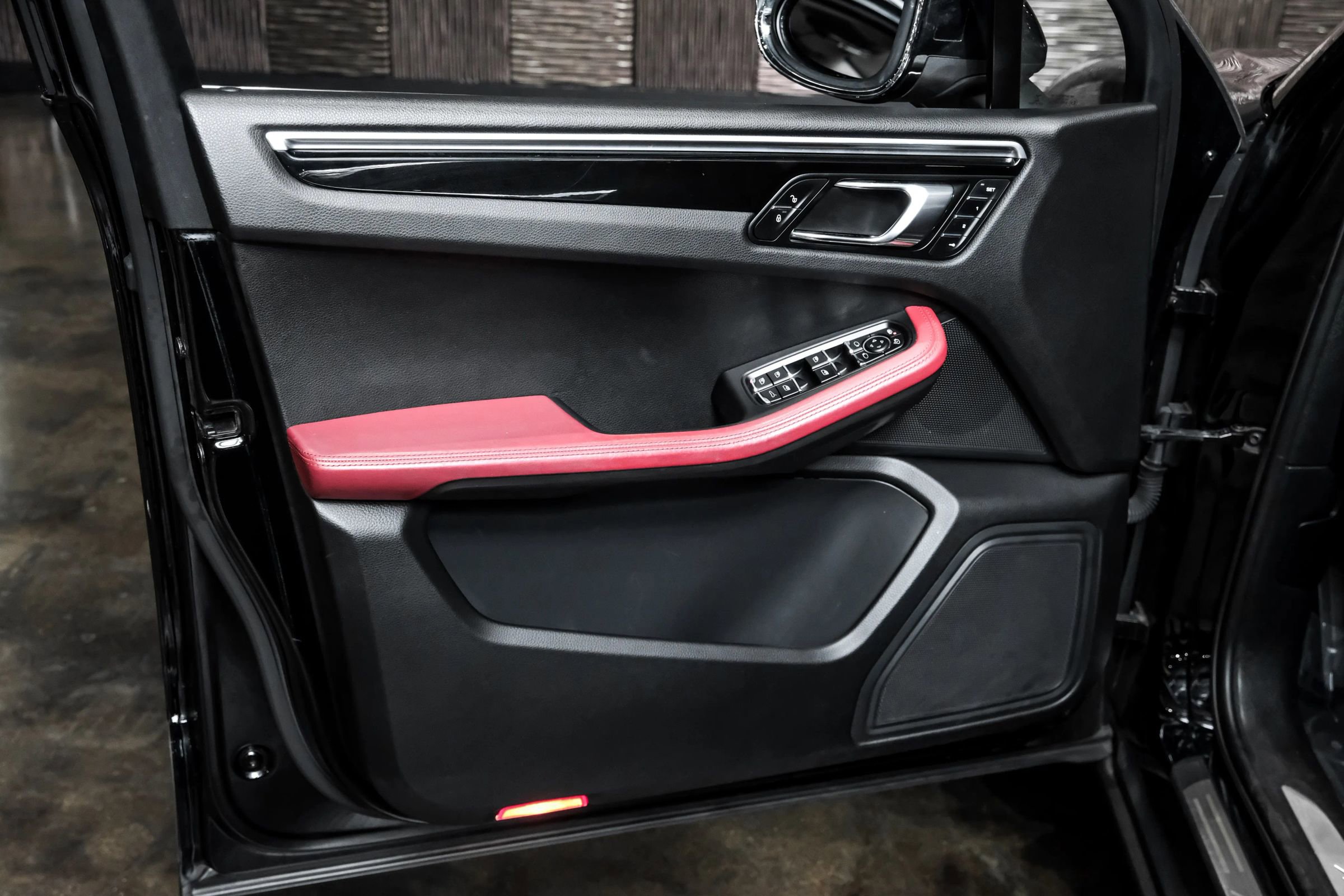 Used 2017 Porsche Macan S image 45