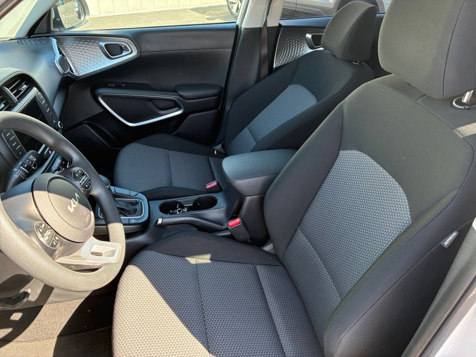 Used 2025 Kia Soul LX w/ LX Technology Package FWD image 33