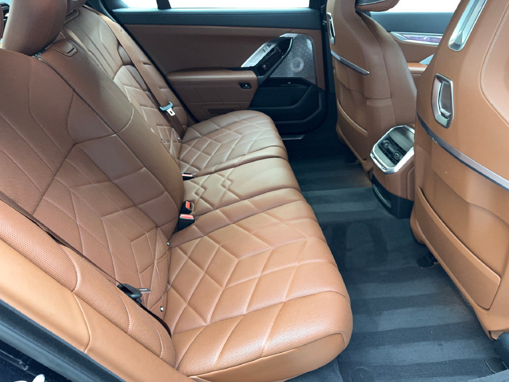 Used 2024 BMW i7 xDrive60 w/ Executive Package AWD/4WD image 40