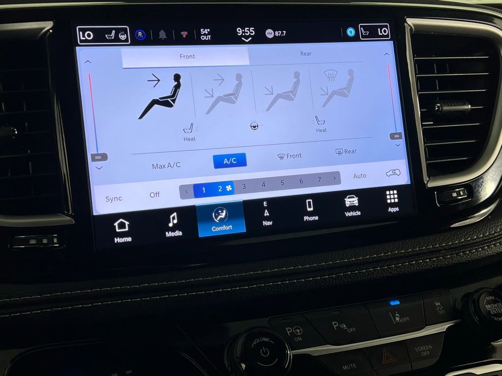 Certified 2024 Chrysler Pacifica Limited image 19